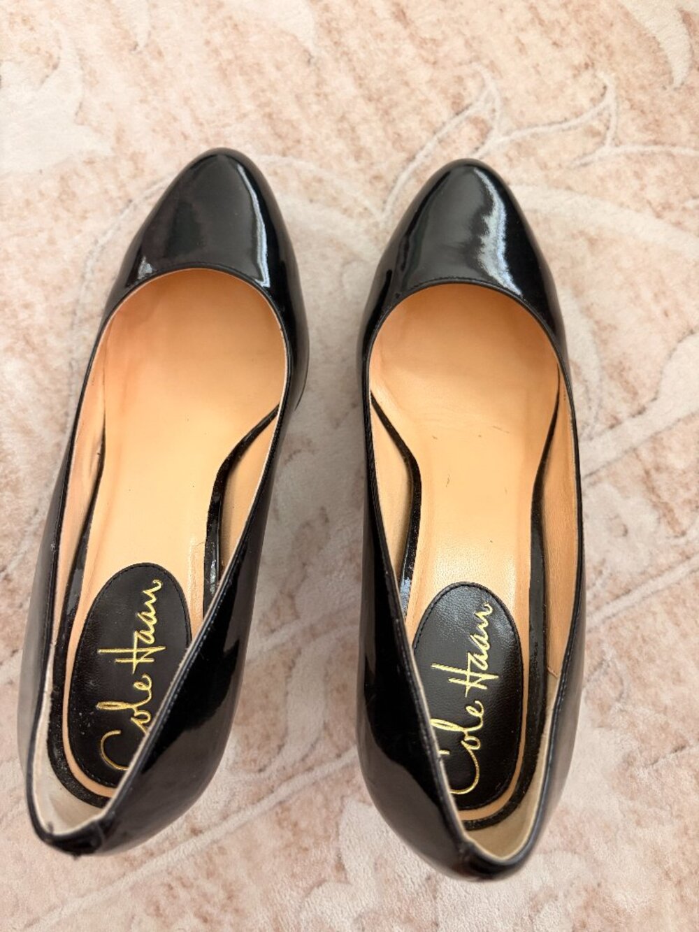 Cole Haan black 3in round toe heels in 6
